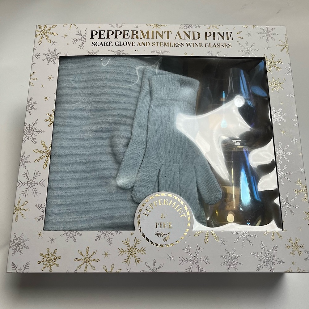 NWT Peppermint & Pine Scarf, Glove & Stemless Wine Glasses Gift Set